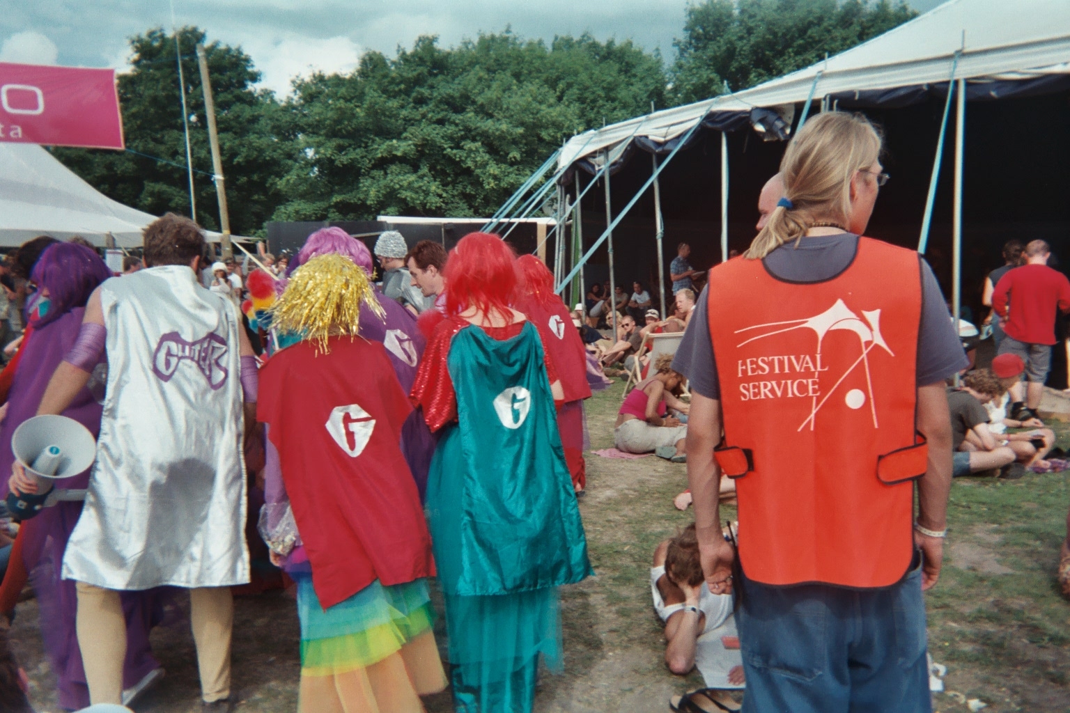 GLITTER. Auf dem ROSKILDE FESTIVAL in Roskilde in Dänemark. Juni 2003. Photo: Erwin Thomasius.