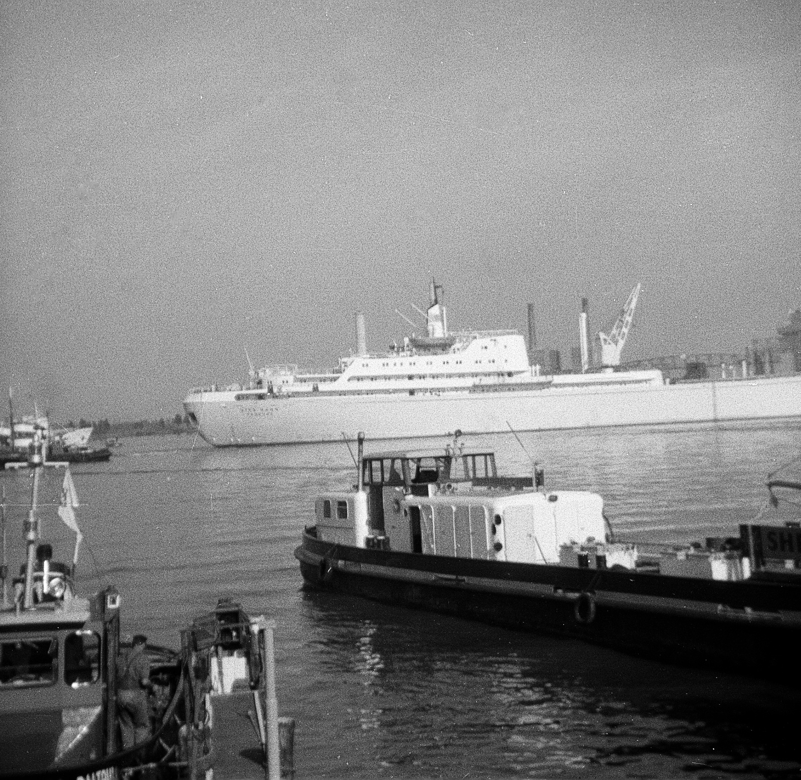 Foto von dem Atomschiff Otto Hahn in Emden. Foto: Erwin Thomasius.