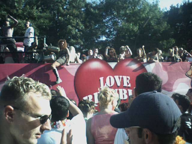 LOVE REPUBLIK, Photo vom Abend der Loveparade in Berlin am 21.07.2001