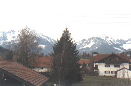 Blick auf die Chiemgauer Alpen von Traunstein in Oberbayern aus im Jahr 2006. Photo: Ralf Splettstößer.