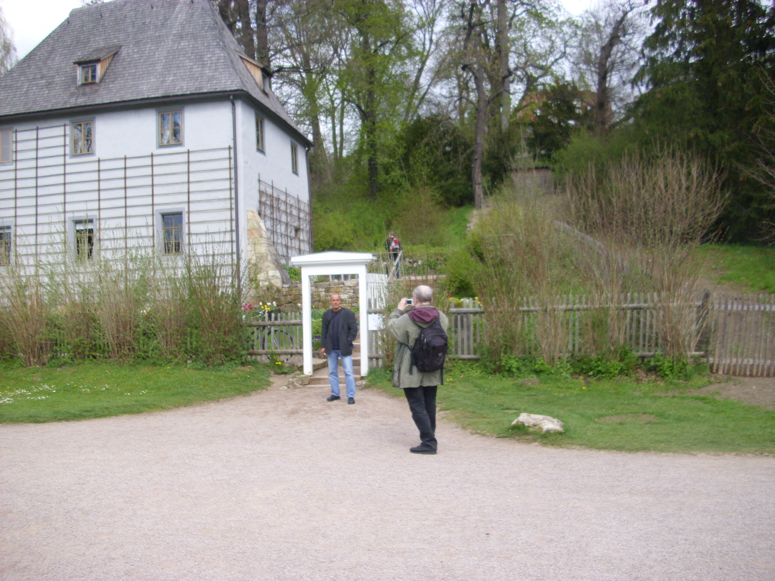 Farbfoto: Goethes Gartenhaus im Park an der Ilm am 22. April im Jahre 2012. Fotograf: Bernd Paepcke.